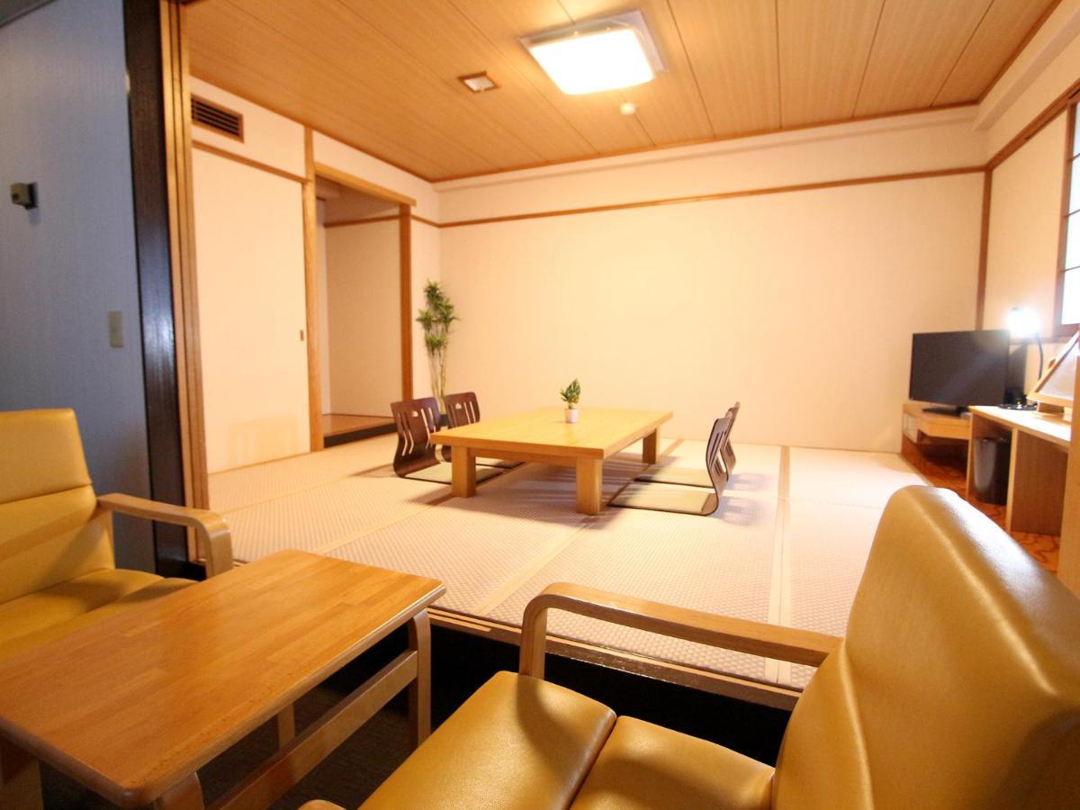 Hotel Livemax Budget Уцуномія Екстер'єр фото